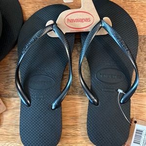 Havaianas slim sandal flip flops- color is black